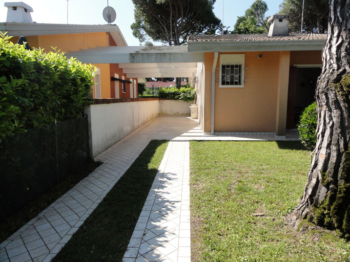Exterior view, Family villa with private garden near the beach, Venezia