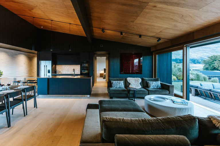 Living area 5, The Brick House - Lake Views - Sleeps 10, Queenstown-Lakes