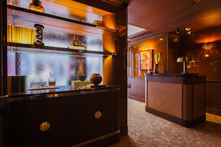 Bar 2, Confidential Room 3, a stone's throw from the Louv, Paris