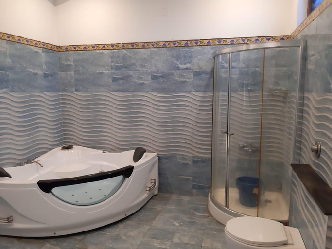 Bathroom 4, Villa Serenity Le Sejour, Viluppuram