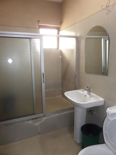 Bathroom 3, Deritz Hotel, Kosofe