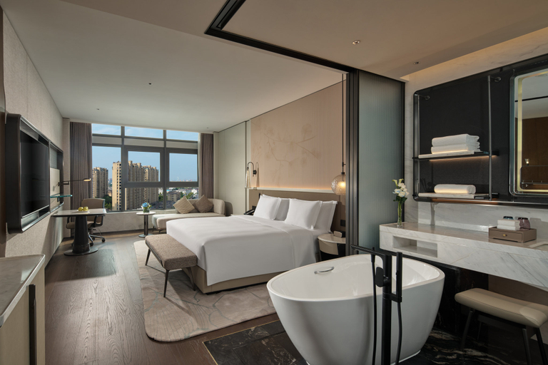 Bedroom 3, Crowne Plaza TAIXING by IHG, Taizhou