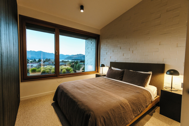 Room 4, The Brick House - Lake Views - Sleeps 10, Queenstown-Lakes