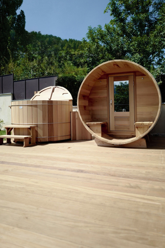 Outdoor spa tub, Hotel Le Prieure - 1500m, Alpes-de-Haute-Provence