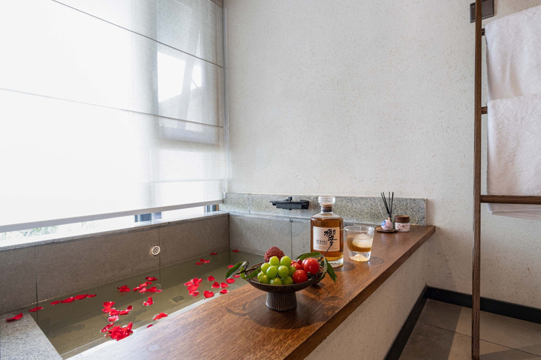 Bathroom 2, Qingcheng Mountain Jiuxipo, Chengdu