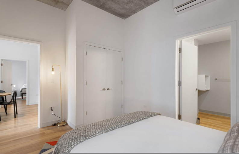 Room 5, 4BR Lincoln Park Getaway Steps to Red Line, Cook