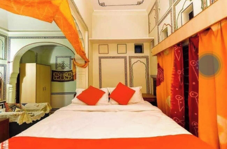Room 2, Hotel Singhasan Haveli, Jhunjhunun