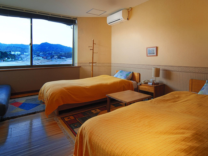 Bedroom 2, Shirahama Mariner Hotel, Shimoda