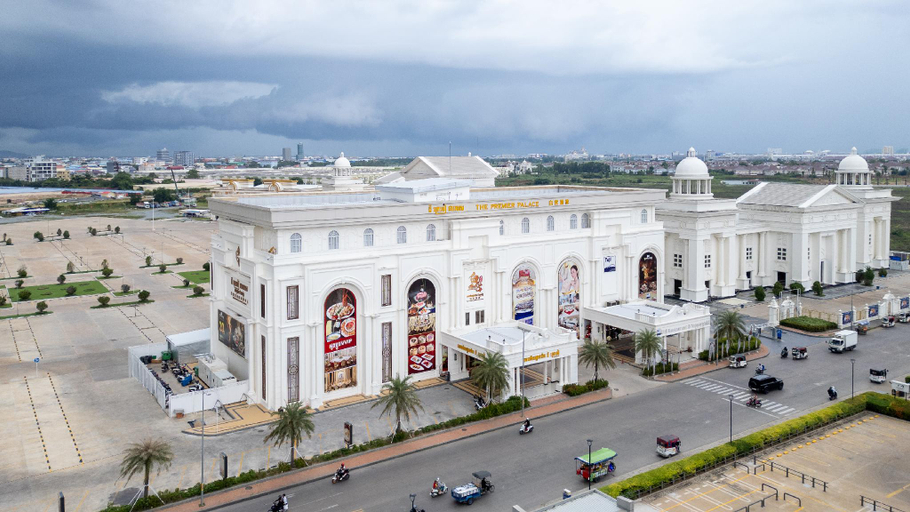 Exterior & Views 2, The Premier Palace Hotel and Spa, Ruessei Kaev