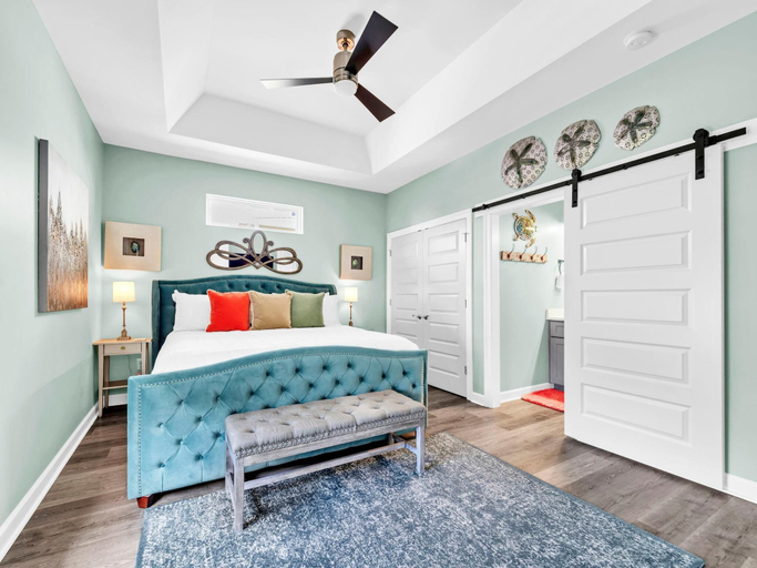 Room 5, Palm Beach Oasis, Bay