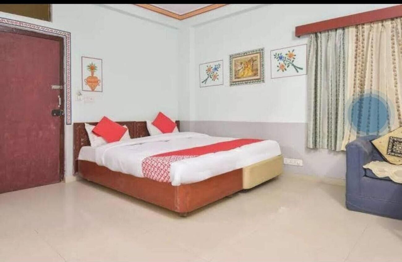 Room 3, Hotel Singhasan Haveli, Jhunjhunun