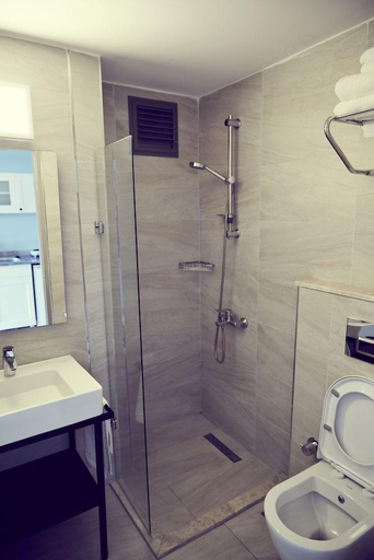 Bathroom 5, Two Seas Hotel, Marmaris
