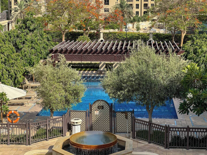 Pool 2, Durrani Homes - Azure 2BR with Burj Khalifa and Fountain View, Dubai