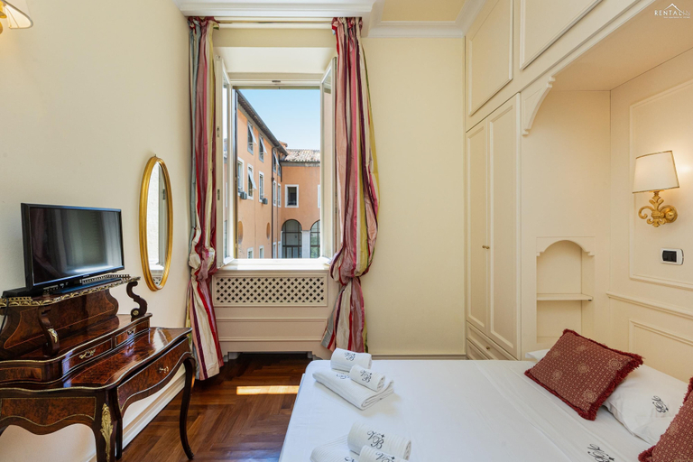 Bedroom 4, Rental in Rome Baccina Apartment, Roma