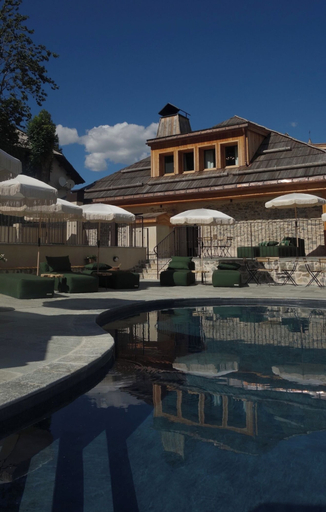 Front of property 4, Hotel Le Prieure - 1500m, Alpes-de-Haute-Provence