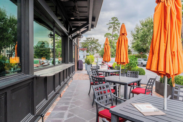Outdoor dining 4, Bluffton Magnolia House, Beaufort