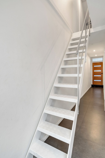 Staircase, 4BR 4mins to light rail 9mins FishMarket, Sydney