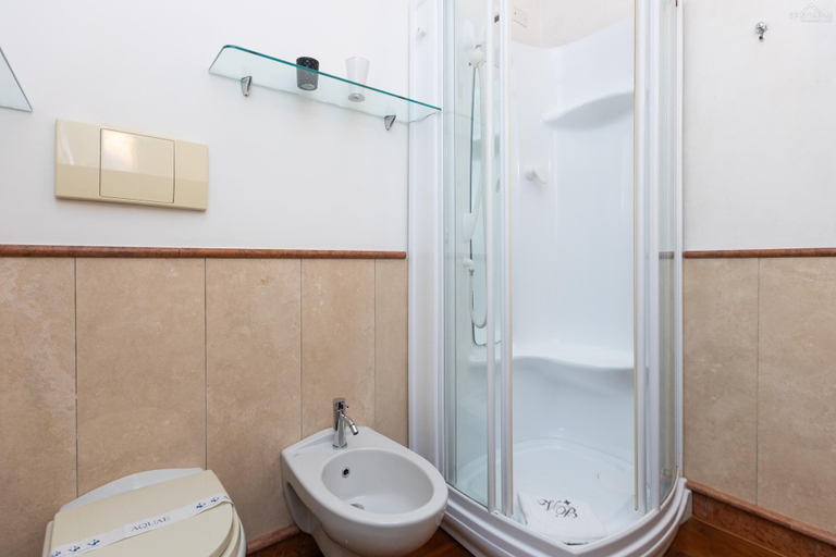 Bathroom 5, Rental in Rome Baccina Apartment, Roma