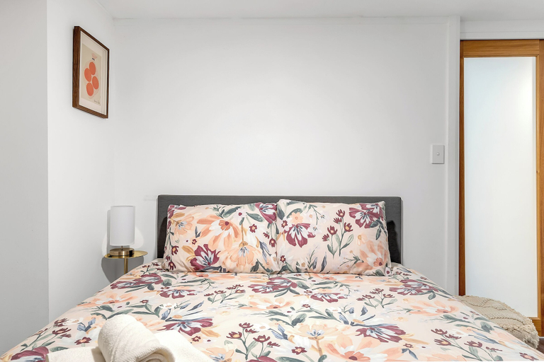 Room 2, 4BR 4mins to light rail 9mins FishMarket, Sydney