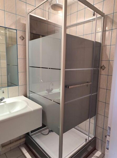 Bathroom, Le commerce d'Ophelie, Vosges