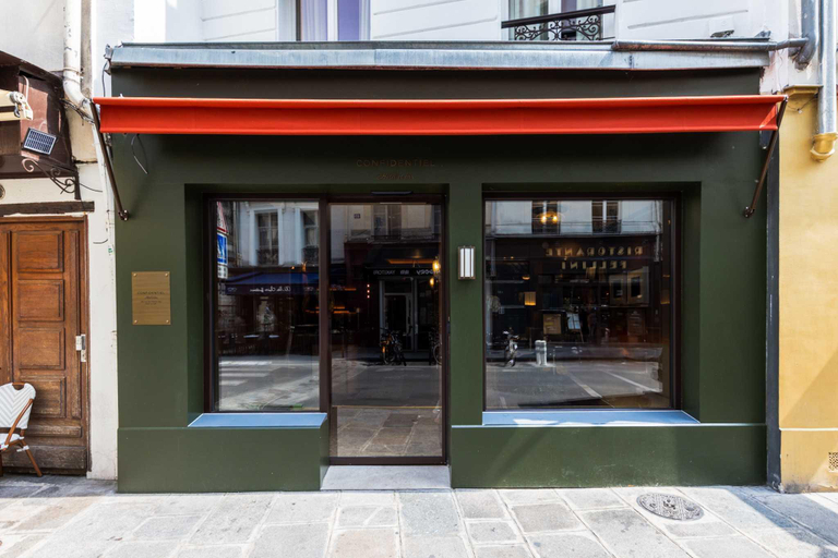 Exterior view, Confidential Room 4, a stone's throw from the Louv, Paris