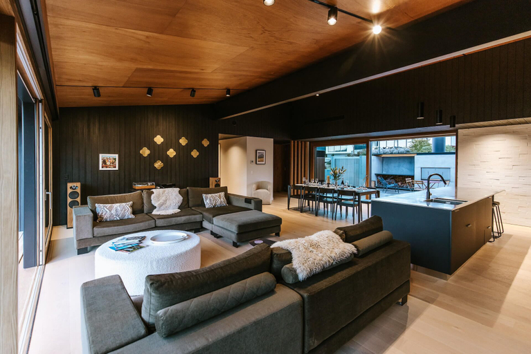 Living area 2, The Brick House - Lake Views - Sleeps 10, Queenstown-Lakes