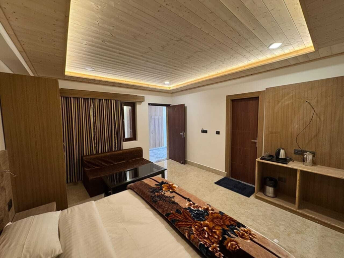 Room 4, Hotel Kuber Palace Badrinath, Chamoli