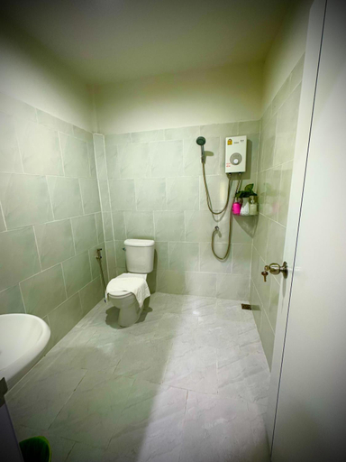 Bathroom 4, DA Airport Hotel, Phuket Island