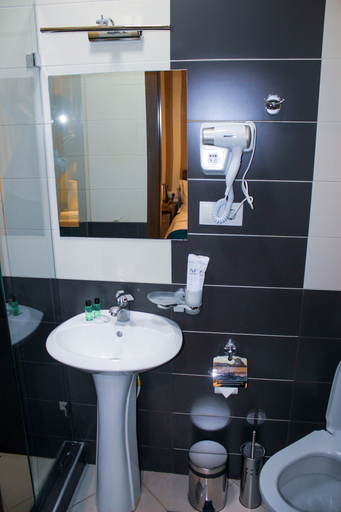 Bathroom 5, Hugo Boutique Hotel, Tbilisi
