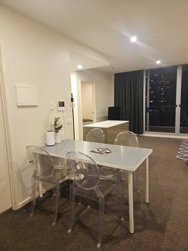 In-room dining, Central Lakeview Apartments, Canberra