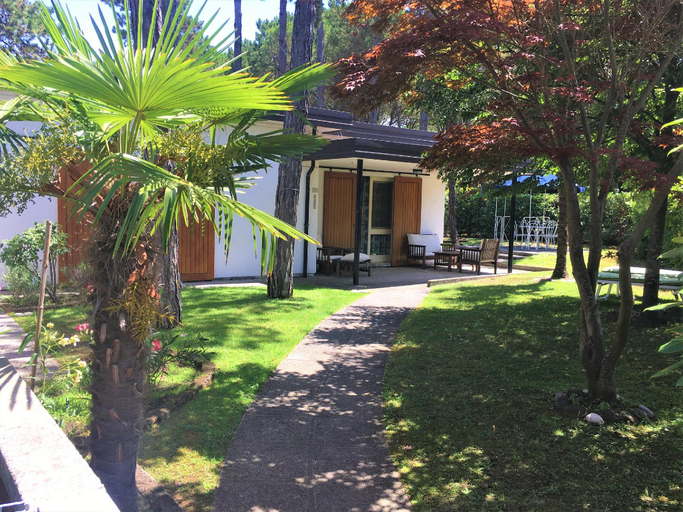 Garden 3, Bibione Pineda villa with porch and garden, Venezia