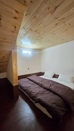 Room 4, Skyline Cafe And Stay Gagar, Nainital