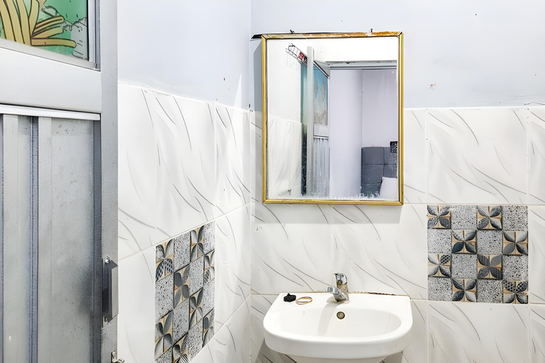 Bathroom, RedDoorz near Lippo Mall Yogyakarta 3, Yogyakarta