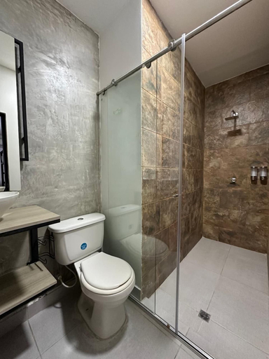 Bathroom 2, Nomada 22, Neiva