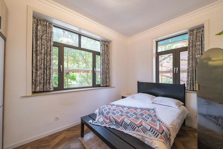 Room 3, Book and Bed-Jingan Temple, Shanghai