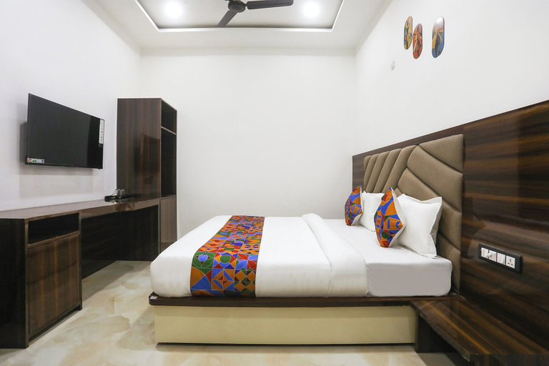 Room 3, Fabhotel Varanasi Suites, Varanasi