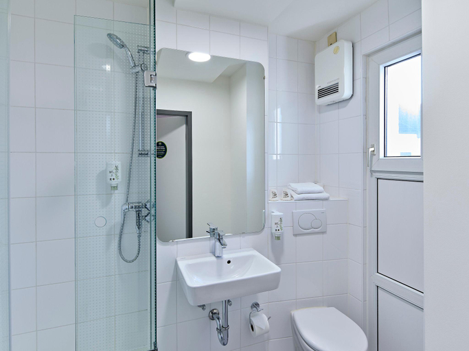 Bathroom 4, B&B HOTEL Bonn-City, Bonn