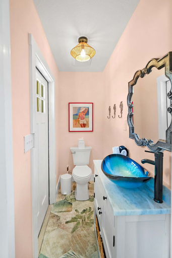 Room 4, Fire Pit Tropical Oasis Steps to Beach Outdoor Seating, Saint Johns