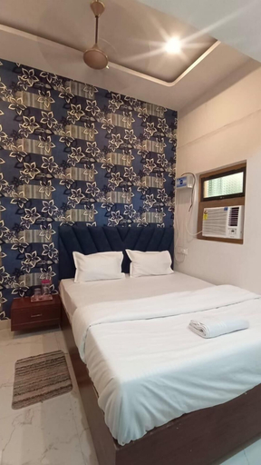 Room 2, Maa Vaishnavi guest house, Varanasi