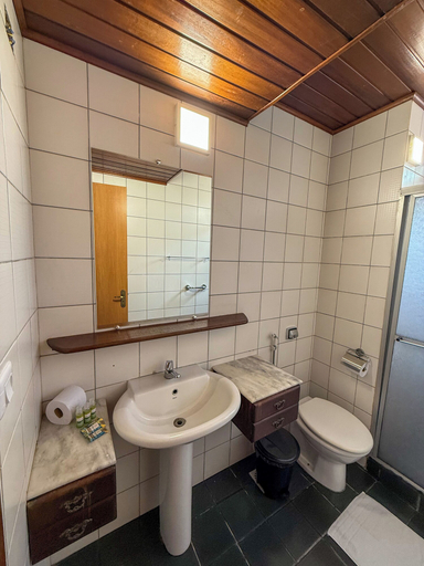Bathroom 5, Local Hostel Belém, Belém