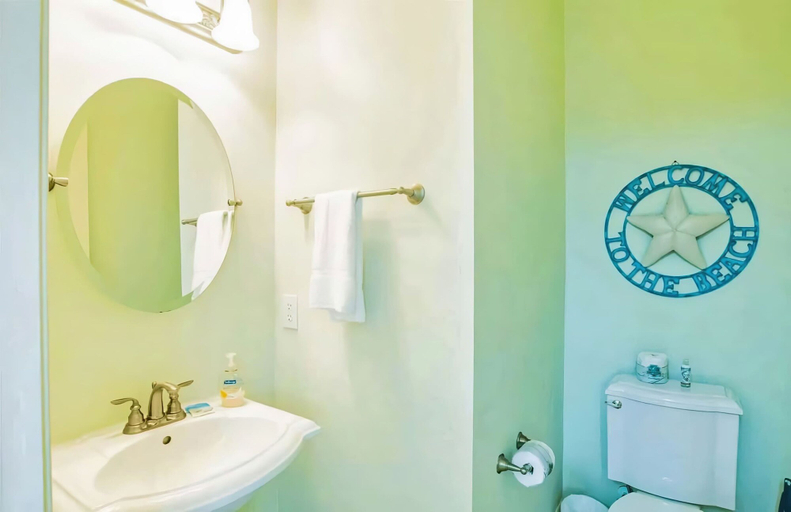 Room 2, Gulf Shores Hideaway Walk to Waves Pool Golf Views, Baldwin