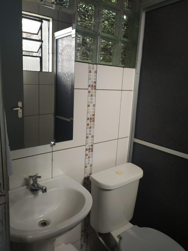 Bathroom 3, Rocha's Hotel, Guarapuava