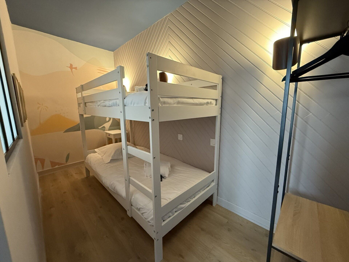 Bedroom 3, Appart Hôtel de la Baie, Manche