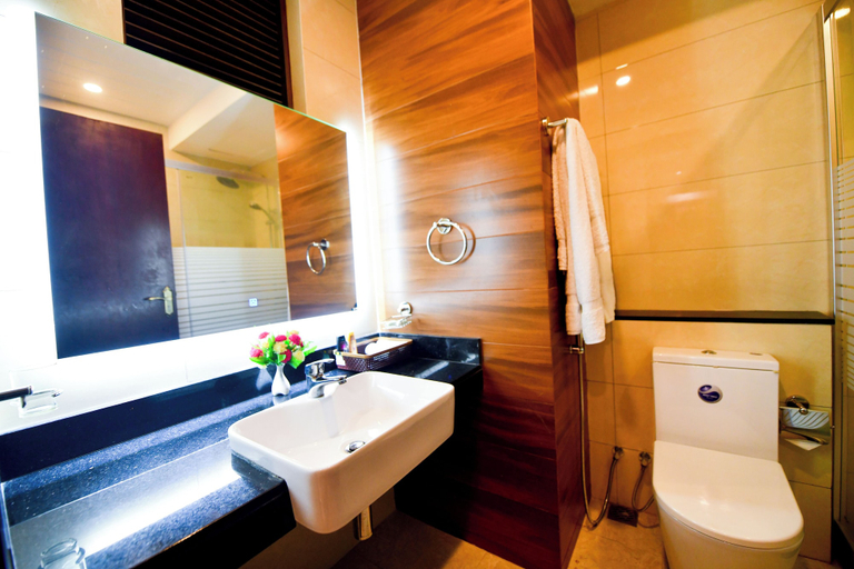 Bathroom, Oasis Riverside Hotel, Kalutara
