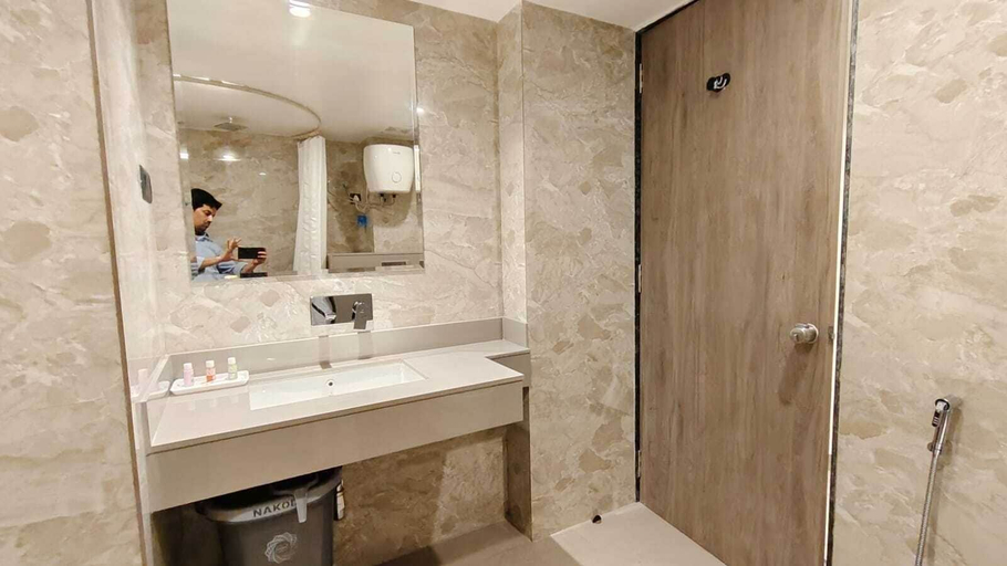 Bathroom 5, Park View, Varanasi