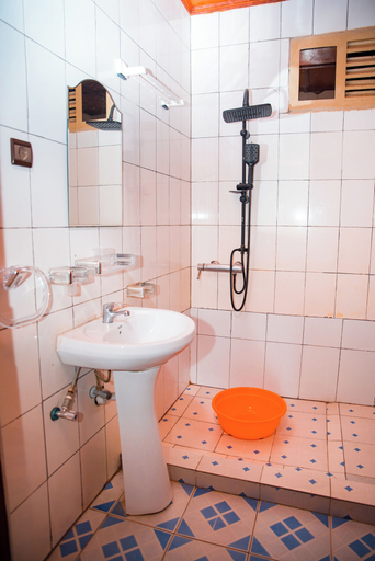 Bathroom 3, Fanad Hotel, Rubavu