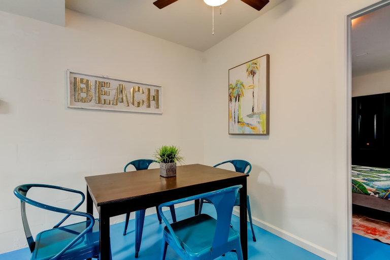Room 5, Simple Modern Gem 2 Blocks to Beach Pet Friendly, Pinellas