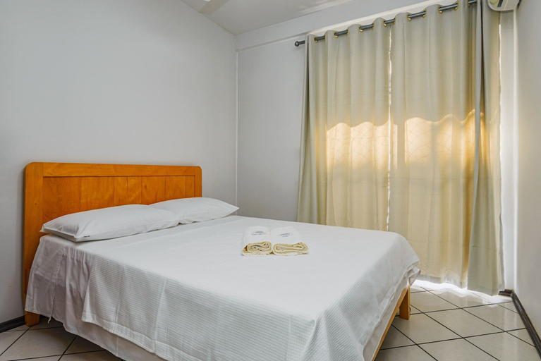 Room 4, Apt w/ Balcony 250m Mariscal Beach Cra304, Bombinhas