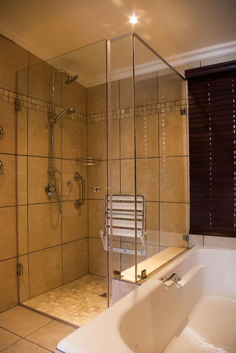 Bathroom, Cornerhouse on Conan, City of Tshwane