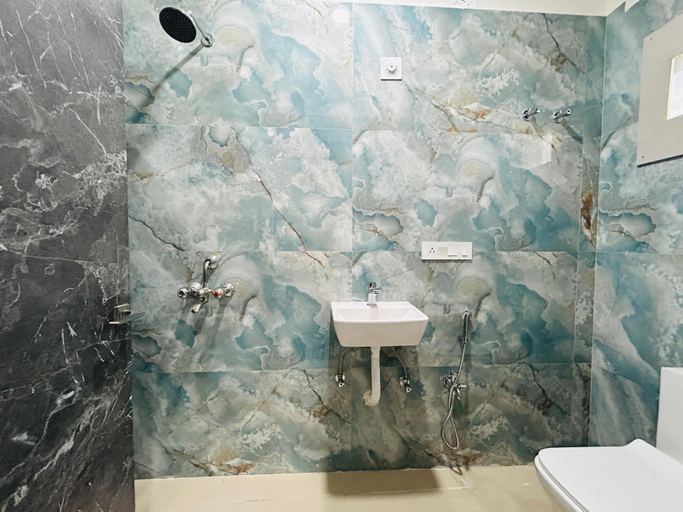 Bathroom, Regency Villa, Gaya